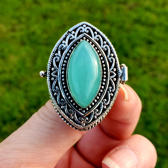 New Oversized Chalcedony 925 Silver Poison Ring. - Picture 7 of 16